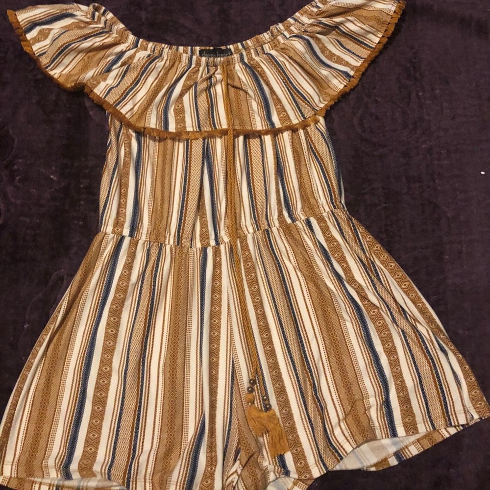 Cute yellow-blue stripper romper. Never worn